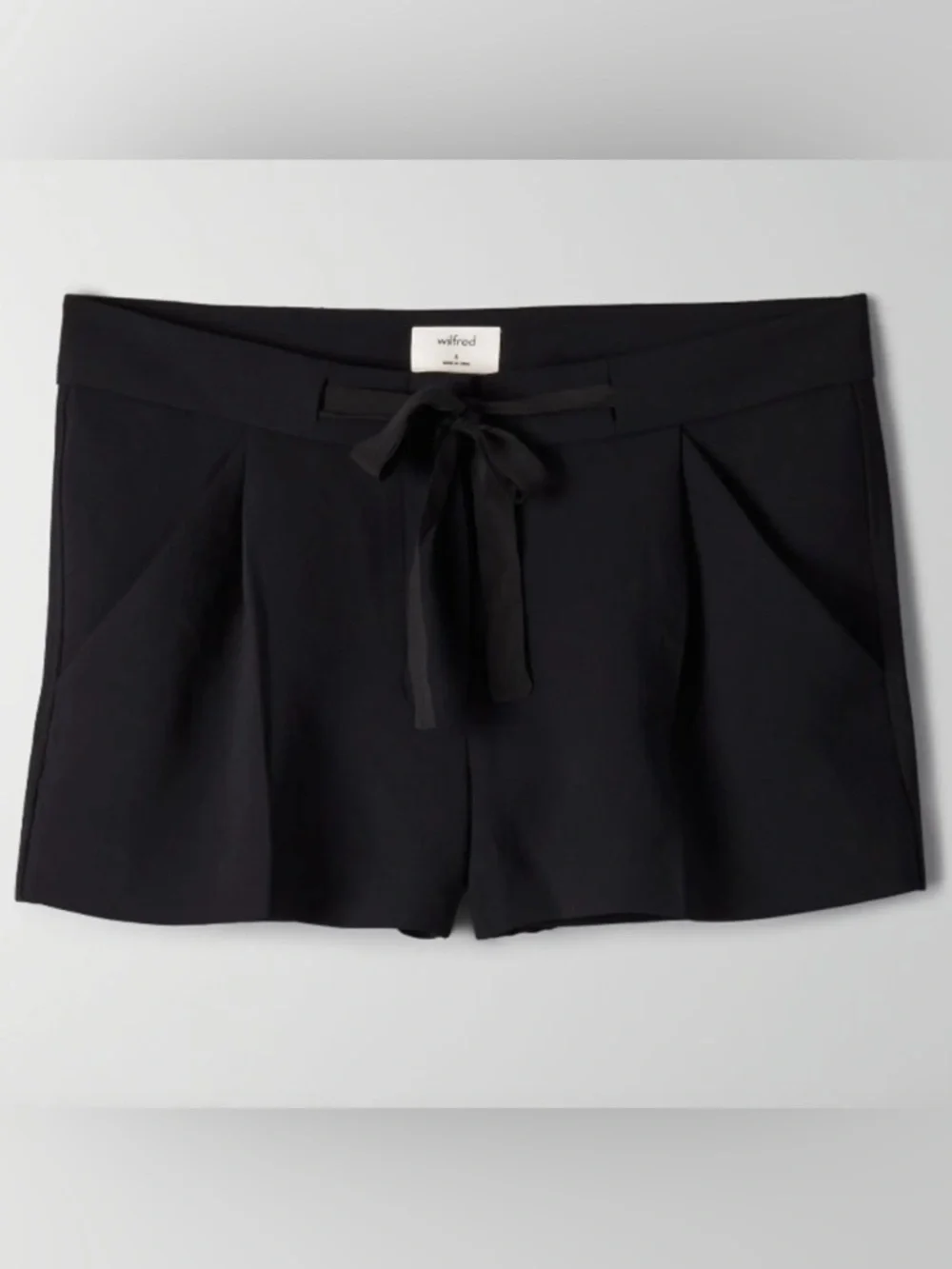 Aritzia Wilfred Exergue Short Ribbon tie crepe low rise shorts in Black Size 8